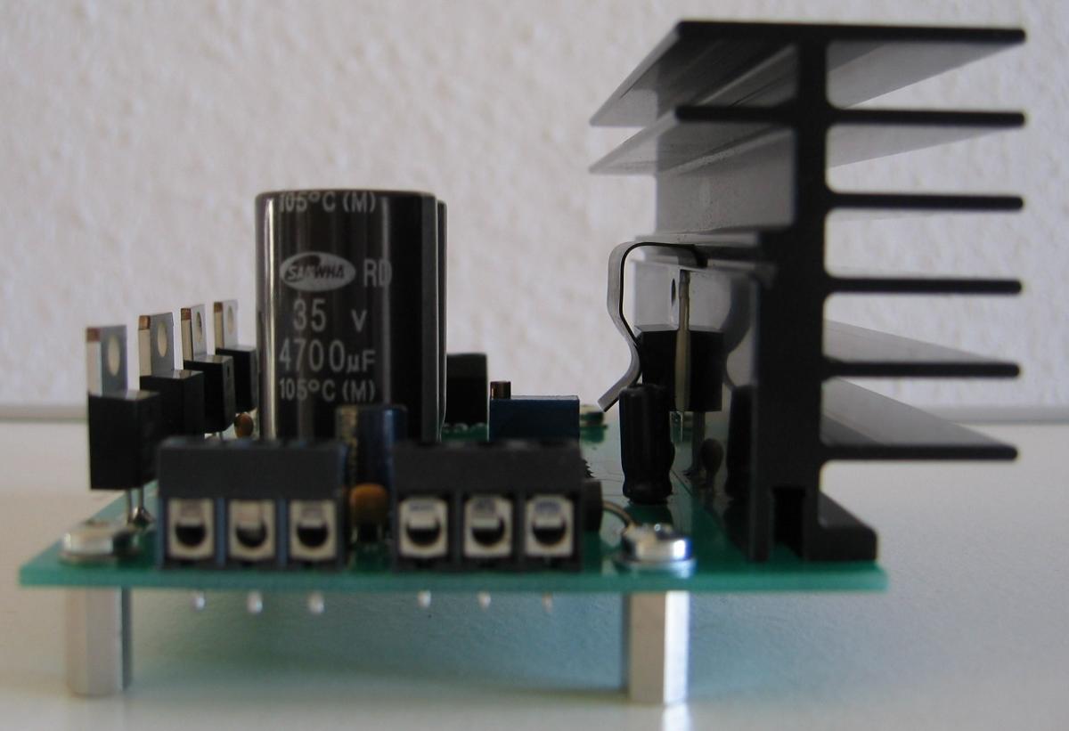 Basic PSU with LM317 right view